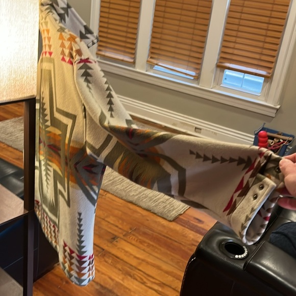 Geometric Patterned Jacket - Picture 5 of 9